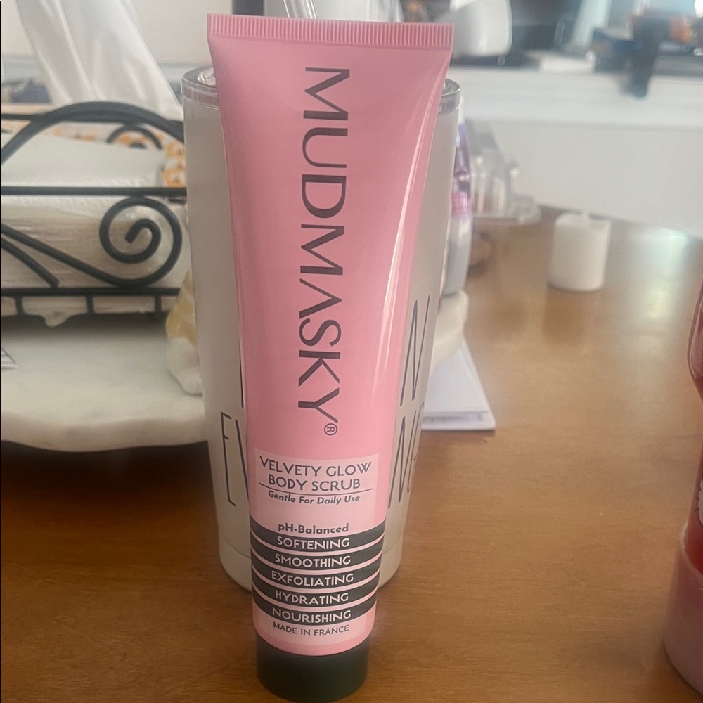 Mudmasky Velvety Glow Body Scrub - Pink